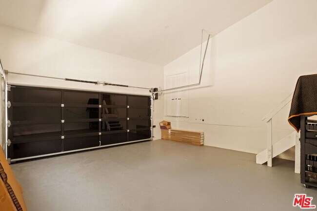 Building Photo - 8628 Edwin Dr