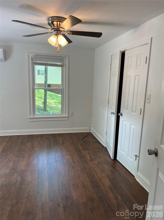 Building Photo - 346 Nesbit Ave