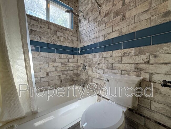 Building Photo - 523 Ruess Rd