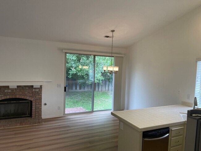 Building Photo - 3br/2ba Home on corner lot