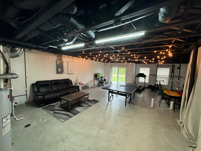 Building Photo - 4859 Broomfield Way