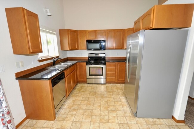 Building Photo - 7682 N Joanna Dr