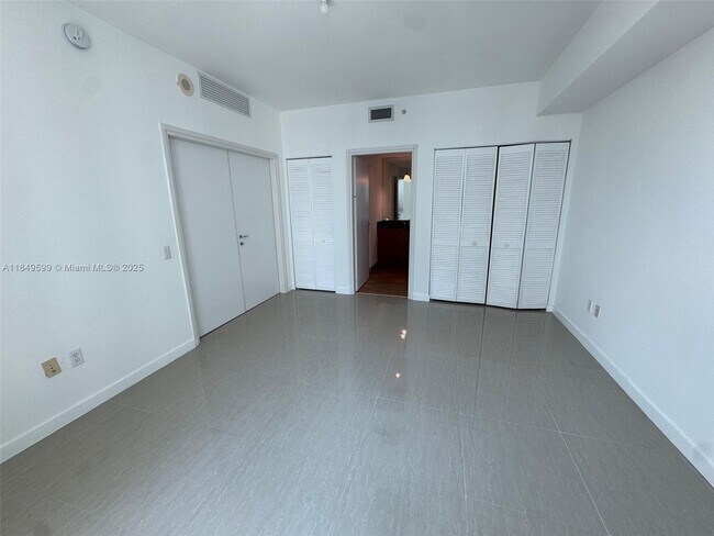 Building Photo - 300 S Biscayne Blvd