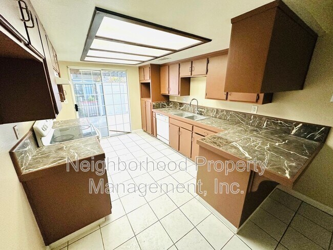 Building Photo - 1444 Plymouth Rock Way
