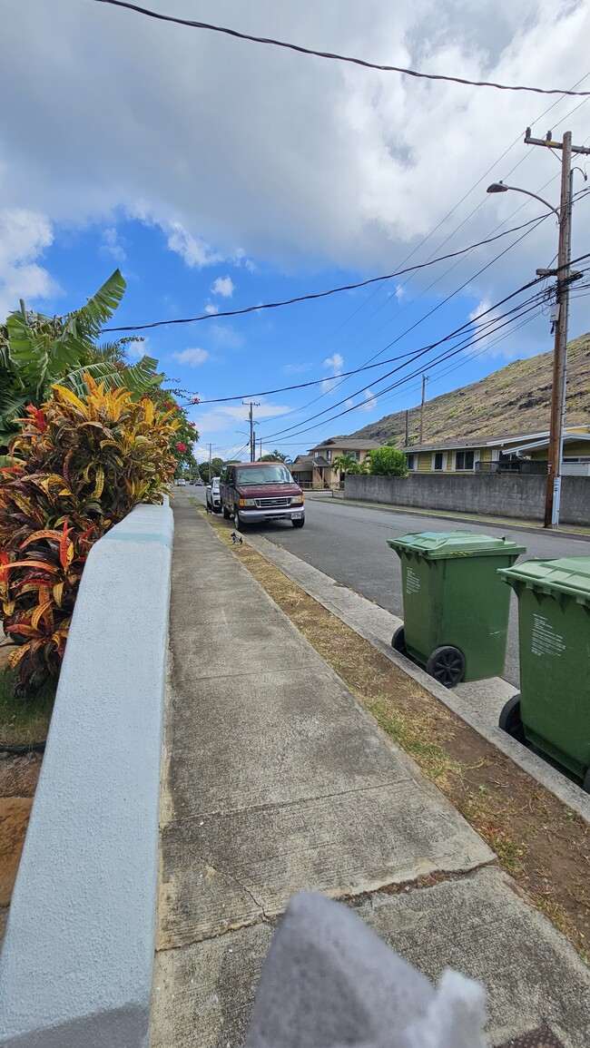 Building Photo - 441 Kuliouou Rd