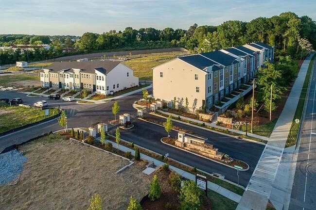 Building Photo - 1621 Gunnin Trce NW