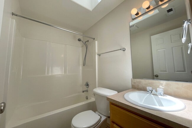 Building Photo - Fantastic Kenton Home with Central A/C, Wa...