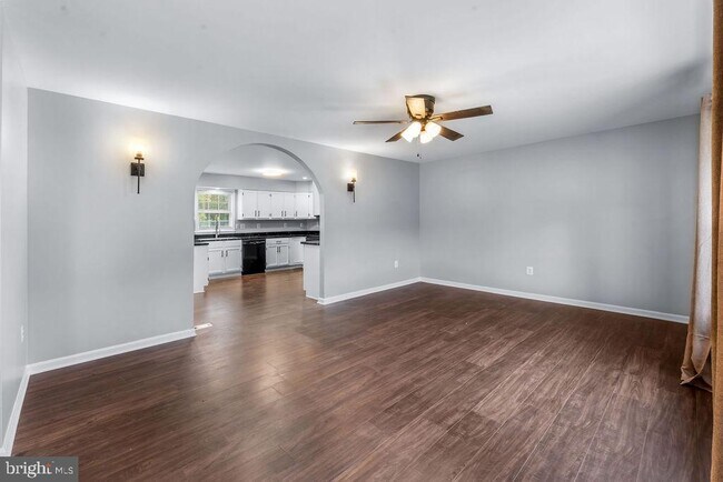 Building Photo - 5285 Stowe Ln