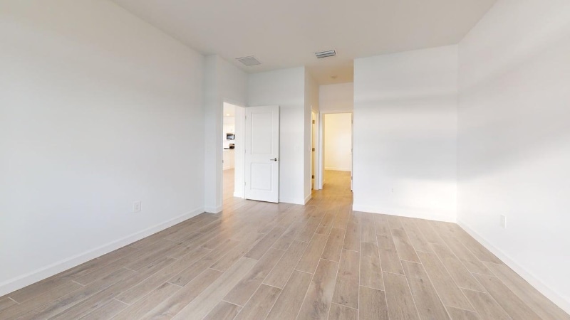 Building Photo - 7949 Lakes Edge Ln