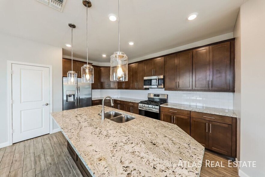 Building Photo - 20234 W Harrison St