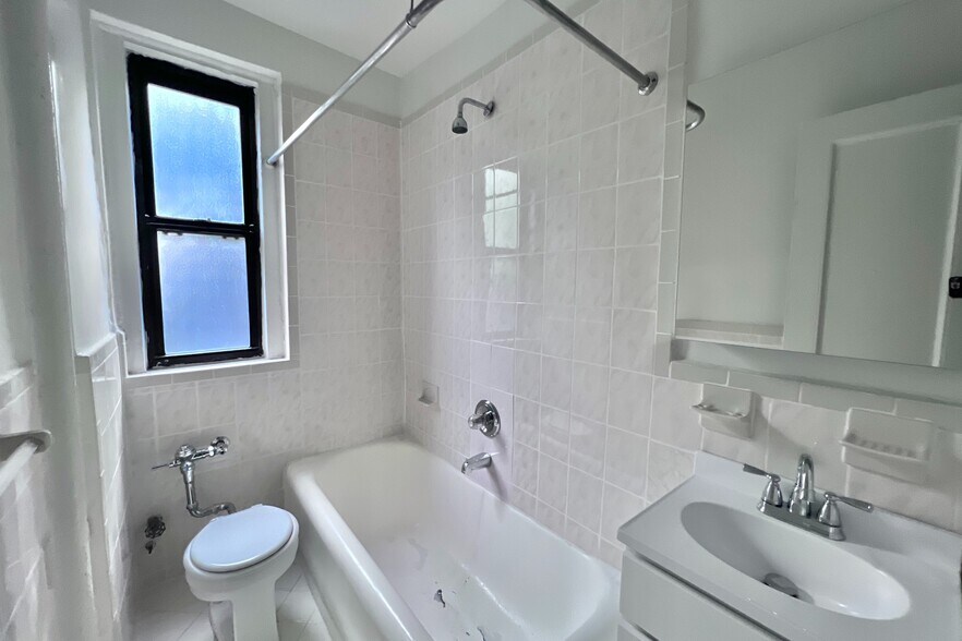 Building Photo - 615 Fort Washington Ave