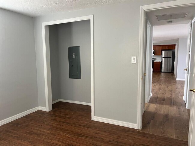 Building Photo - 5046 Victoria Ln