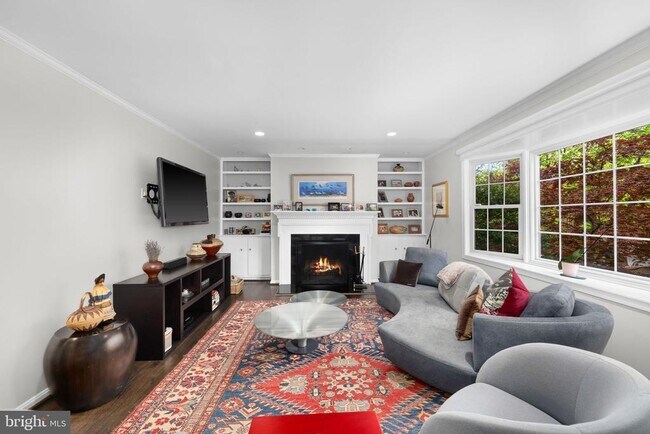 Building Photo - 1136 Pine Hill Rd