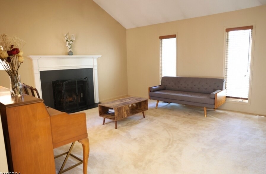 Building Photo - 45 Aspen Dr