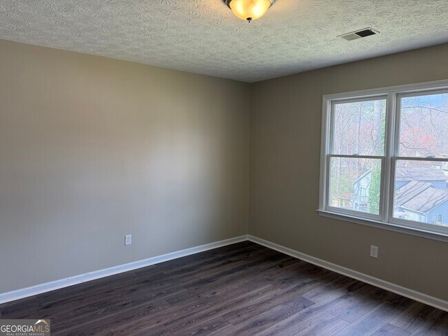 Building Photo - 2679 Foxglove Dr SW