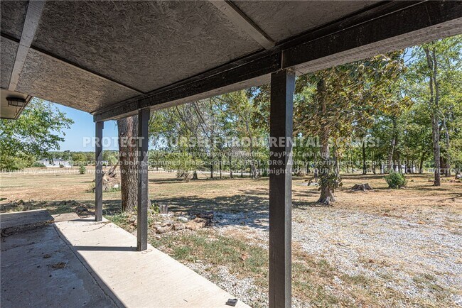 Building Photo - 10741 SW Campbell Rd