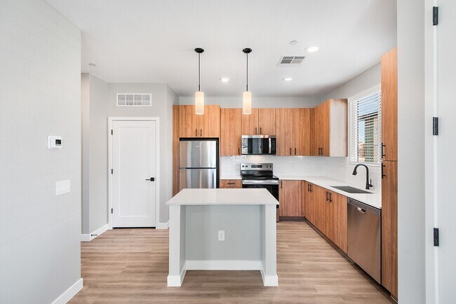 Building Photo - Sonita