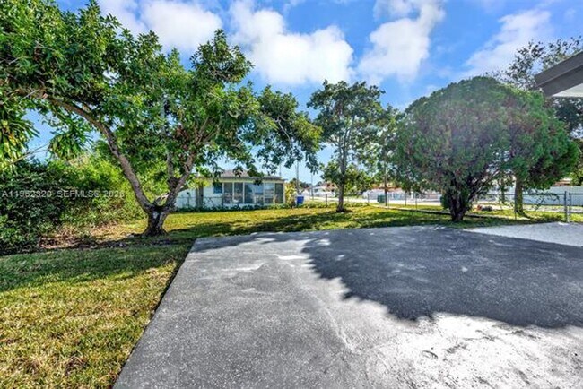 Building Photo - 6540 SW 4th St