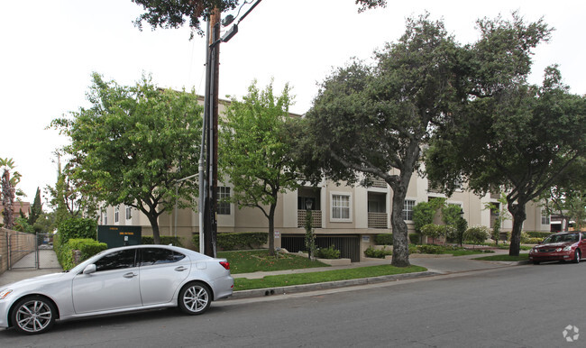 Building Photo - Oakmont Plaza