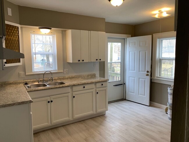 Building Photo - 1094-96 S. Ohio Ave