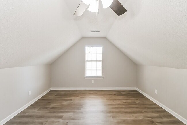 Building Photo - 6422 Manchester St