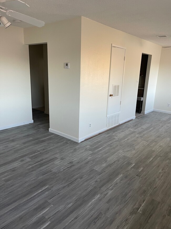 Building Photo - 1392 W Orchid Pl