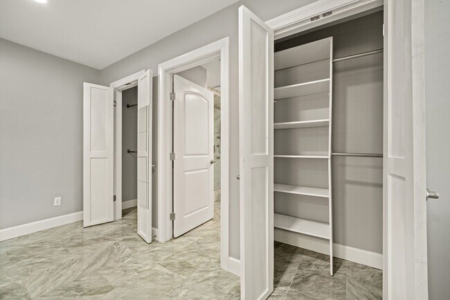 Building Photo - 5001 Canella Dr