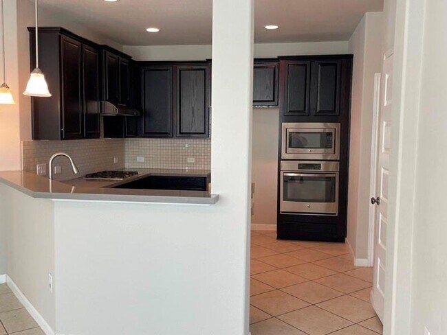 Building Photo - Fabulous 4-bedroom duplex in the heart of Lakeway!