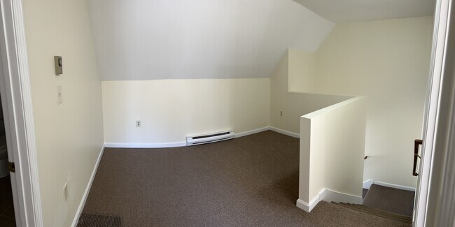 Loft area- perfect for home office - 801 US Route 1