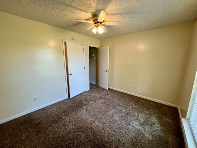 Building Photo - 1BR 1BA Water Included - Venture Point Apartments A-6