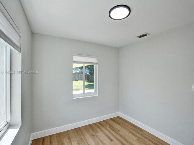 Building Photo - 1713 NE 15th Ave