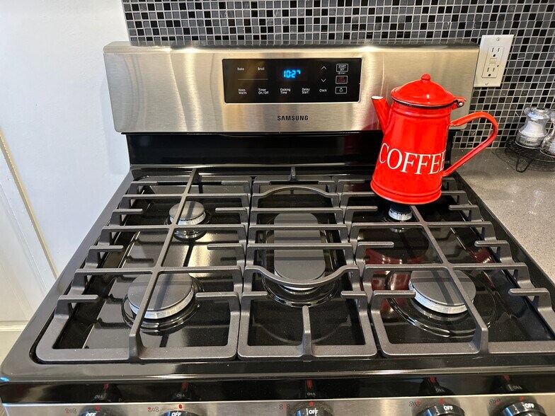 Building Photo - 1416 S Crest Dr