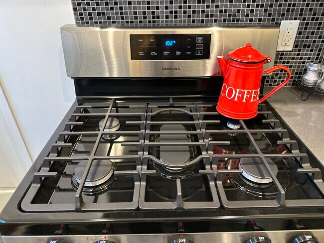 Building Photo - 1416 S Crest Dr