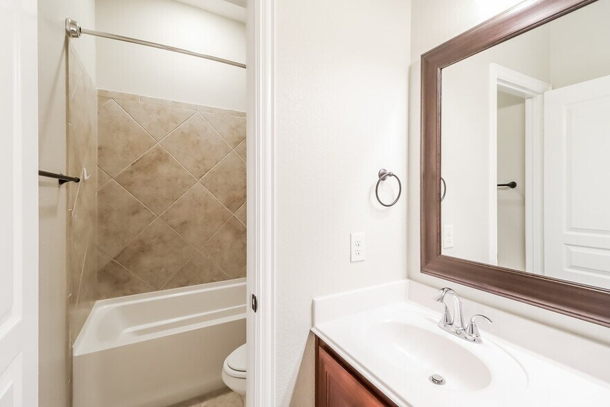 Building Photo - 429 Calvert Dr