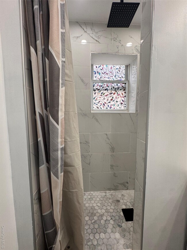 Building Photo - 645 E Beech St