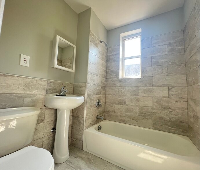 184 Garfield Ave 7 - 180 Garfield Ave