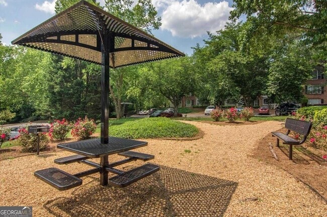 Building Photo - 9200 Roberts Dr