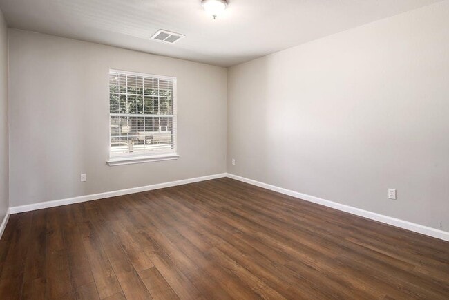 Building Photo - 17901 Violet Ln