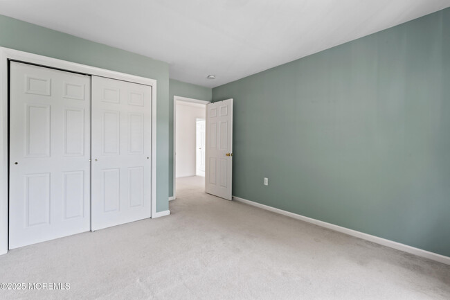 Building Photo - 5 Mulberry Ln