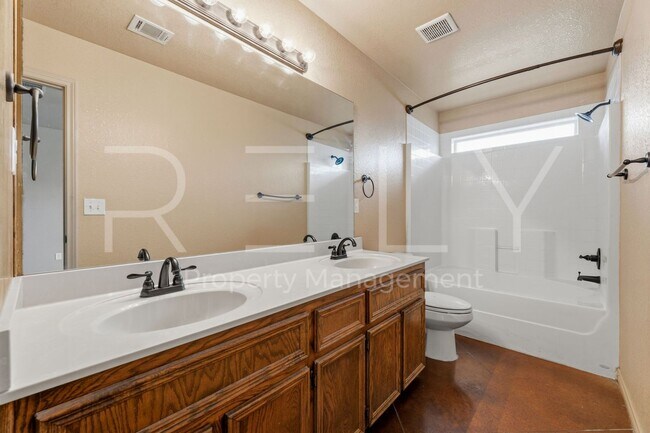 Building Photo - PM1-TEMP603 W Karey Dr