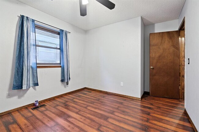 Building Photo - 805 Arlington Dr