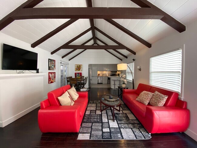 Building Photo - 920 N Beverly Glen Blvd