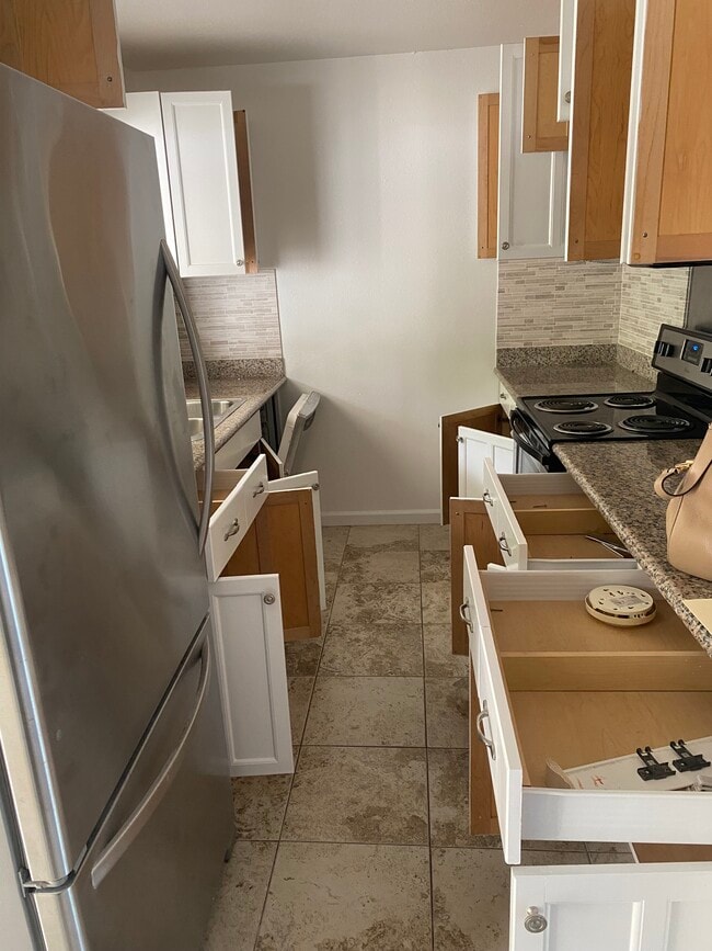 Building Photo - 147 Oko St