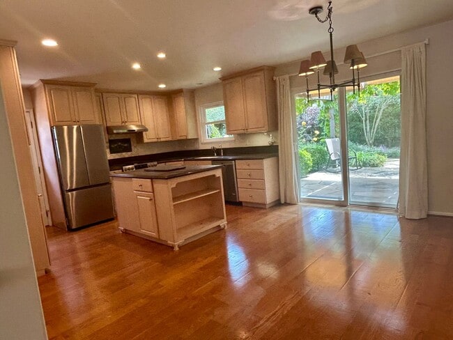 Building Photo - Carpinteria 3 Bedroom House - Available Au...