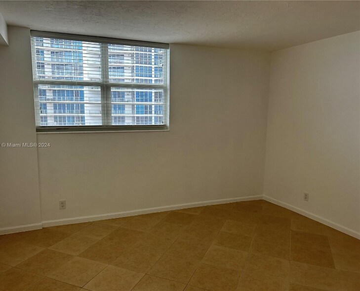 Building Photo - 3001 S Ocean Dr