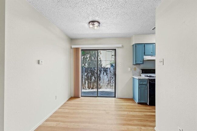 Building Photo - 2409 Berkett Dr