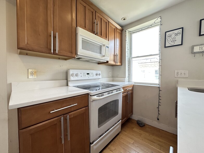 Building Photo - 836 Huntington Ave