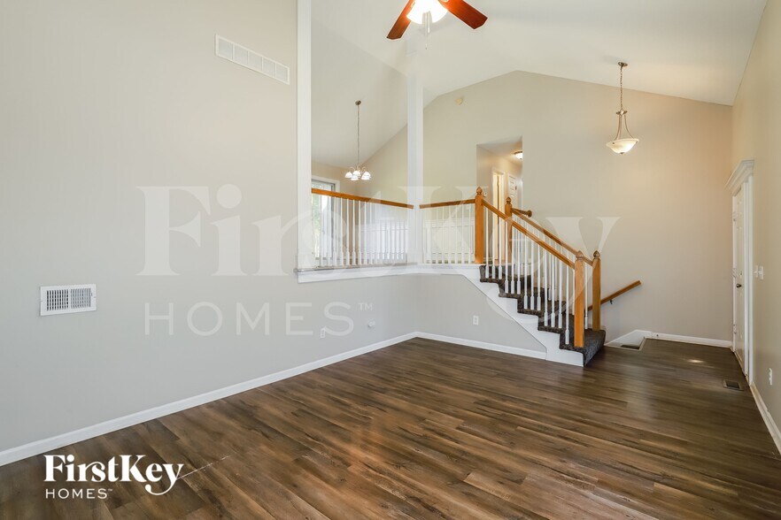 Building Photo - 8024 N Spruce Ave