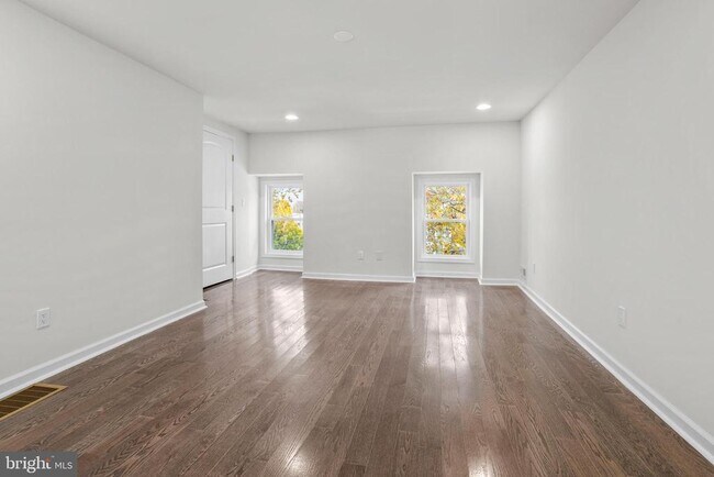 Building Photo - 819 11th Ave