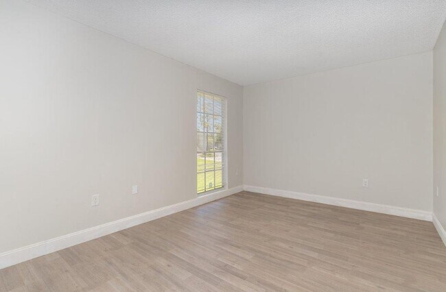 Building Photo - 4112 Yellow Pine Ln